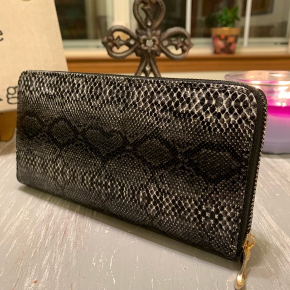Black gray white snake print zipper wallet - Picture 2 of 8